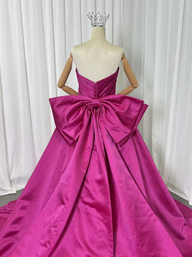 カラードレス ビビッドピンク 光沢サテン 豪華なバックリボン
