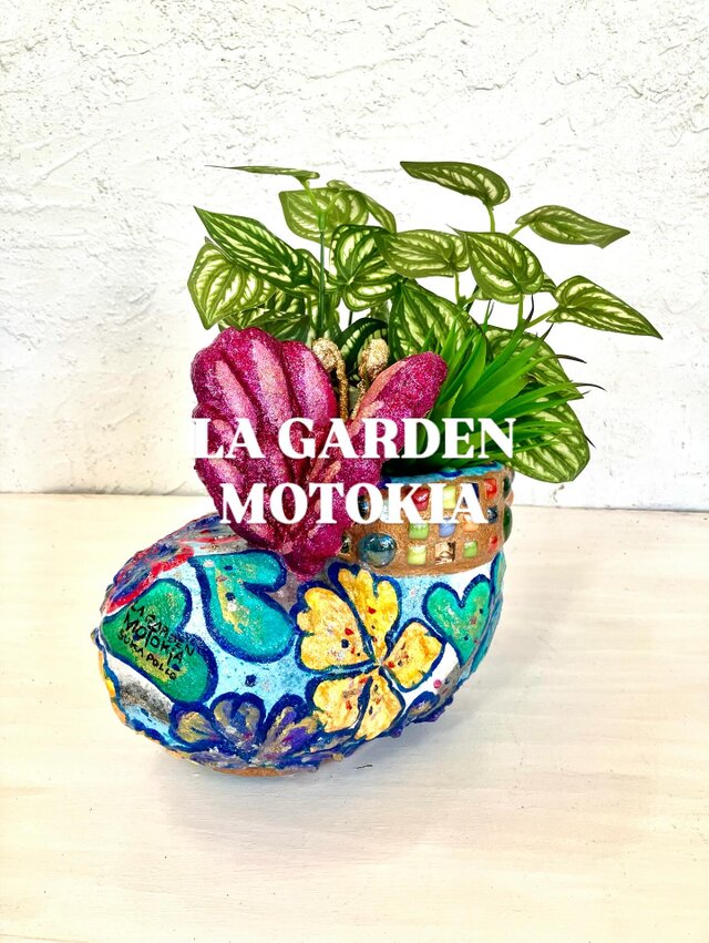 ガラスタイル付き　花柄　ラメちょうちょ付き　ブルー　ブーツプランターオブジェ手作り　セメント　植木鉢　かわいいブーツ