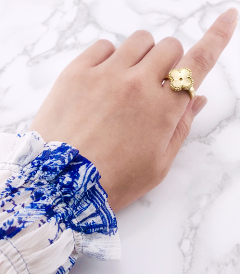 幸せのクローバーリング 15mm（ゴールド）【高品質！送料無料！当日発送！】