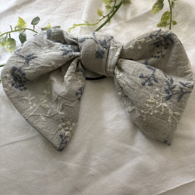 金沢リネンブルーの実花リーフ刺繍リボンヘアゴム♡ハンドメイド