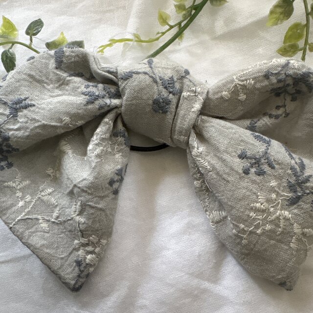 金沢リネンブルーの実花リーフ刺繍リボンヘアゴム♡ハンドメイド