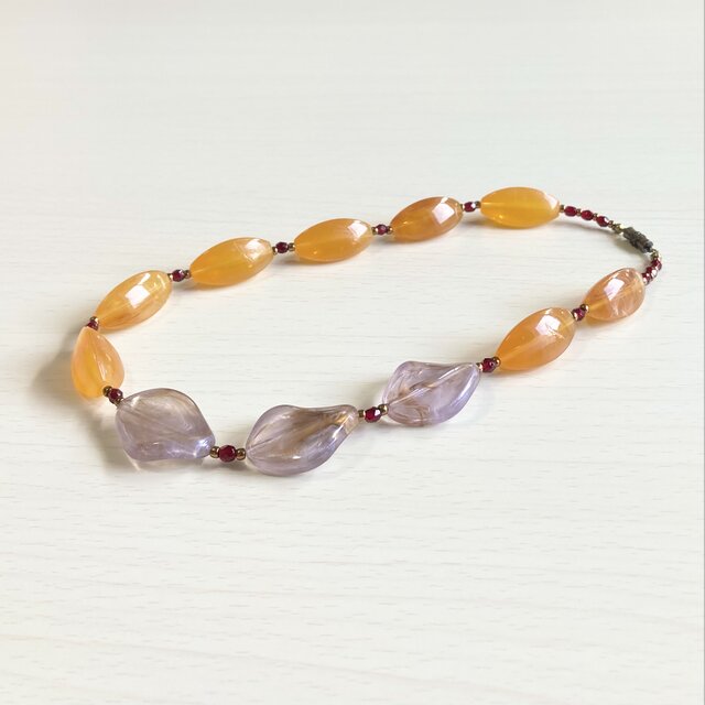 秋色ボリュームネックレス