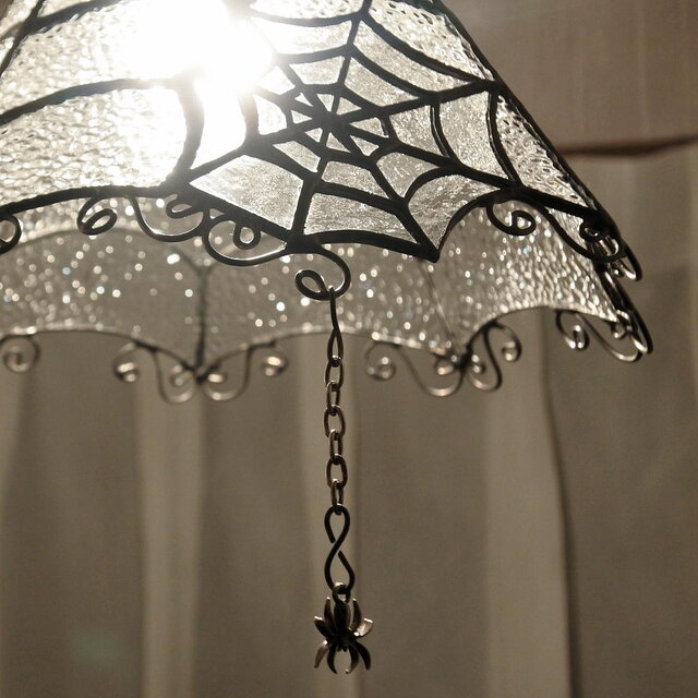 蜘蛛の巣ランプ ステンドグラス 照明 ペンダント クモ