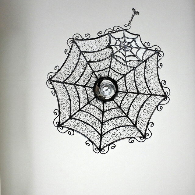 蜘蛛の巣ランプ ステンドグラス 照明 ペンダント クモ ハロウィン