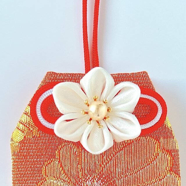 華やぎ菊｜金襴のお守り袋（縁起物・つまみ細工／元巫女が仕立てる
