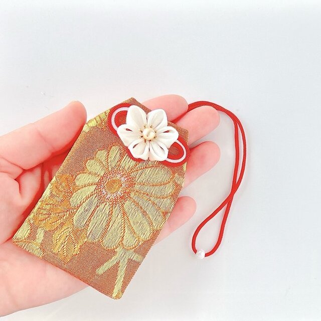 華やぎ菊｜金襴のお守り袋（縁起物・つまみ細工／元巫女が仕立てる