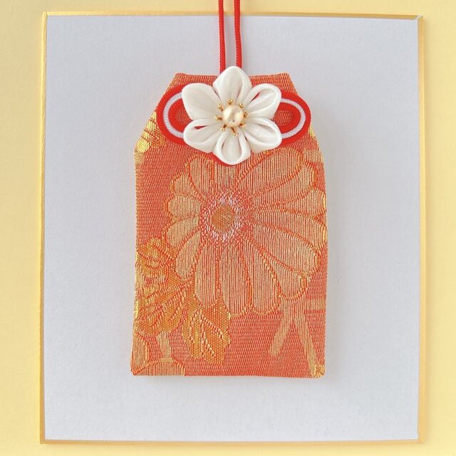 華やぎ菊｜金襴のお守り袋（縁起物・つまみ細工／元巫女が仕立てる