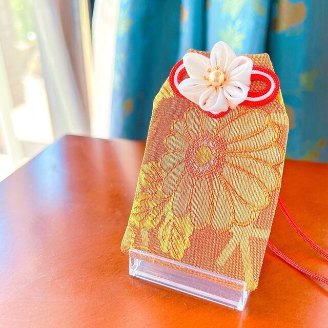 華やぎ菊｜金襴のお守り袋（縁起物・つまみ細工／元巫女が仕立てる