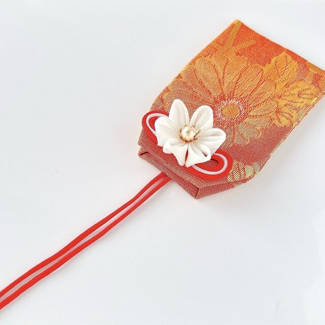華やぎ菊｜金襴のお守り袋（縁起物・つまみ細工／元巫女が仕立てる