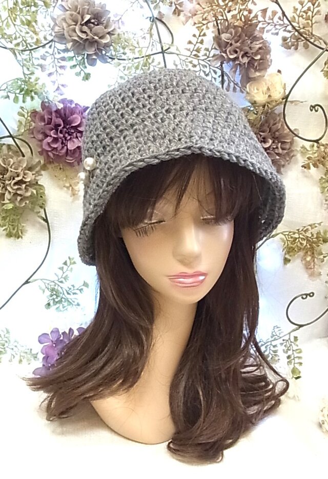 秋 冬 帽子 バケットハット パールブローチ付き　グレー