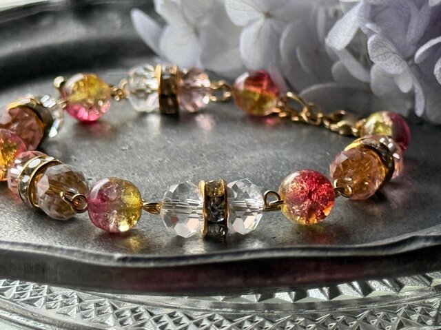 デイリーにもハレの日にも。大人の手元を飾る特別な輝き。チェコビーズ