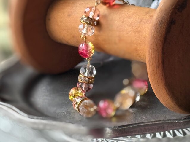 デイリーにもハレの日にも。大人の手元を飾る特別な輝き。チェコビーズ