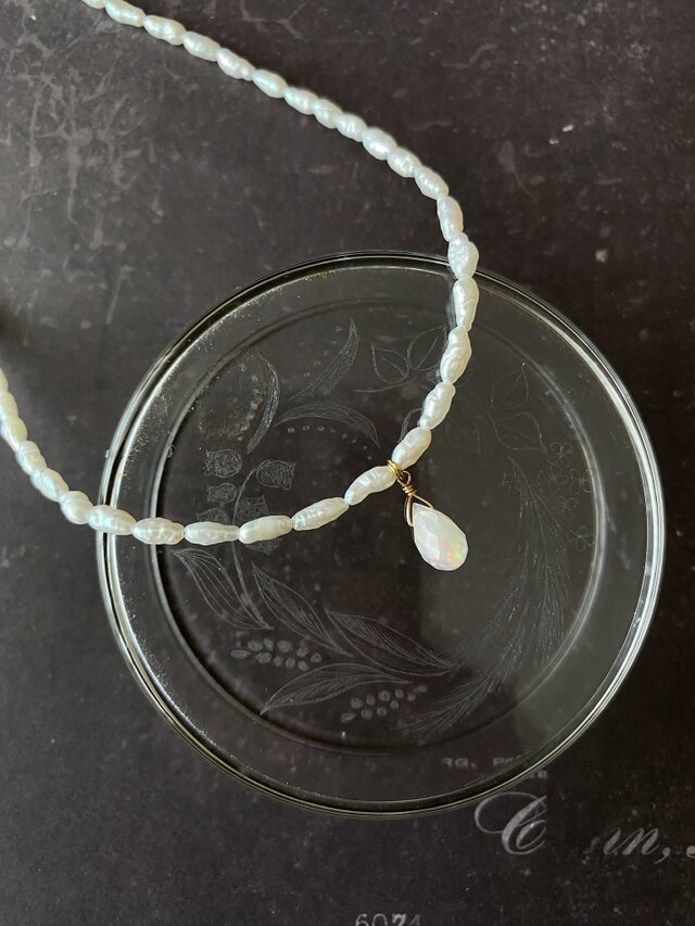 オパールと淡水パールの日常コーデネックレス