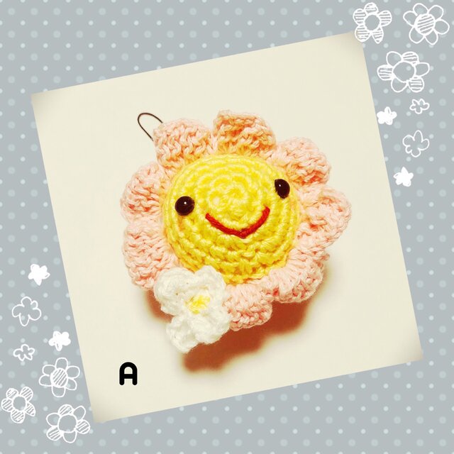 フラワーちゃんの編みぐるみストラップ①＊ | iichi 日々の暮らしを