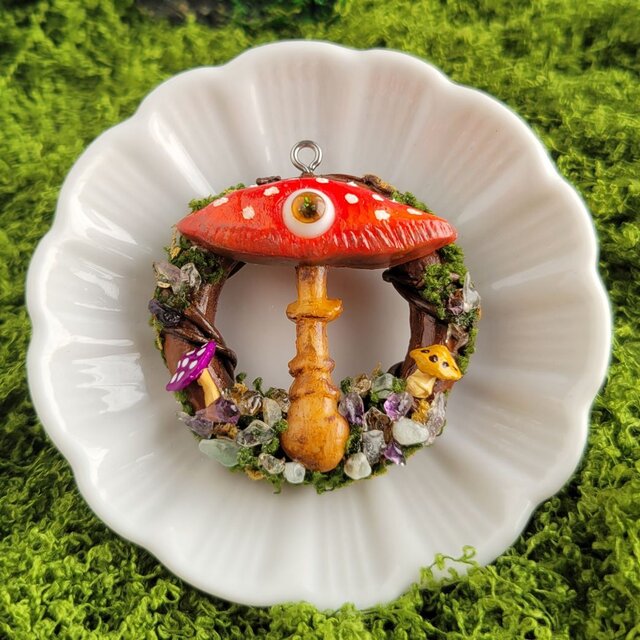 天真爛漫な森のきのこ　大きめペンダント