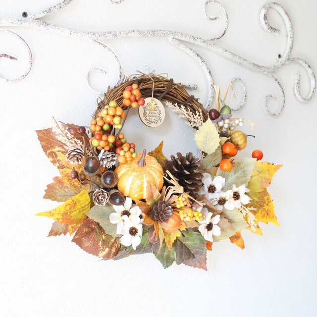 パンプキン&松ぼっくりの秋冬リース | iichi 日々の暮らしを心地よく