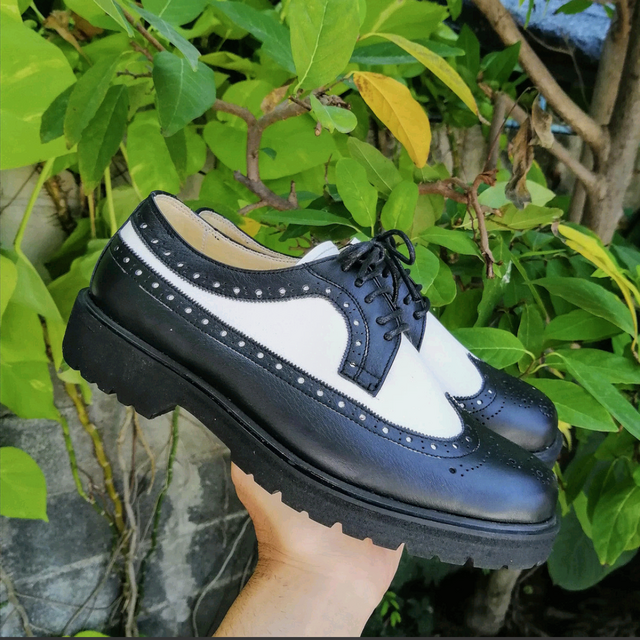 CLASSIC　Style　 ウィングチップメダリオン　トゥ　GOLFSHOES 本革スニーカー ウイングチップ メダリオン装飾 おしゃれな