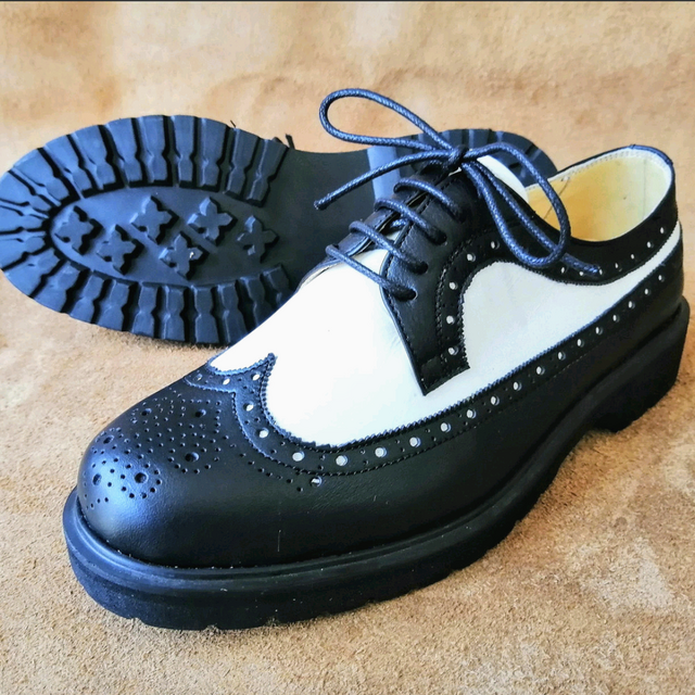 CLASSIC　Style　 ウィングチップメダリオン　トゥ　GOLFSHOES 本革スニーカー ウイングチップ メダリオン装飾 おしゃれな