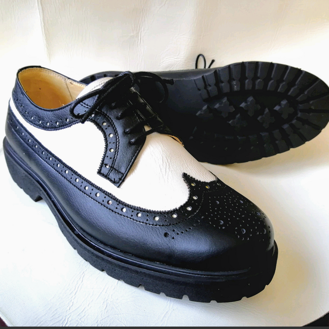 CLASSIC　Style　 ウィングチップメダリオン　トゥ　GOLFSHOES 本革スニーカー ウイングチップ メダリオン装飾 おしゃれな