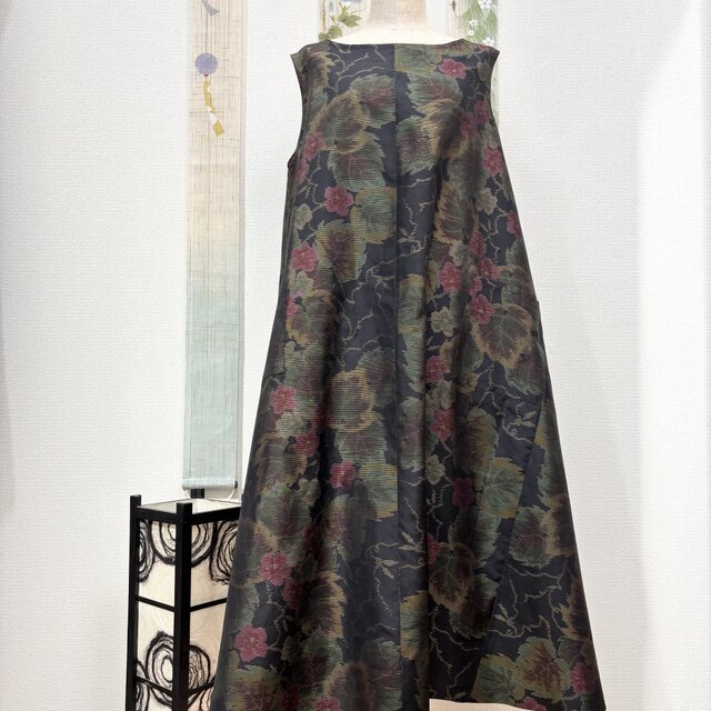 気軽に着てほしい大島紬のノーカラーAラインワンピース　山粧う