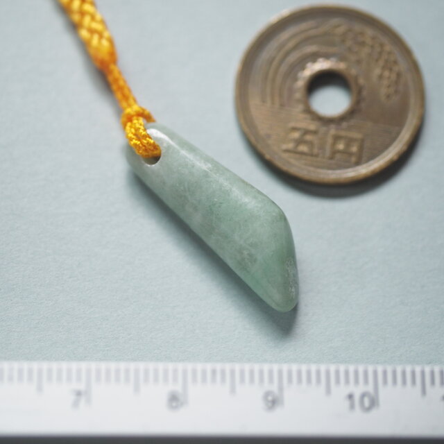 糸魚川翡翠 根付66 | iichi 日々の暮らしを心地よくするハンドメイドや