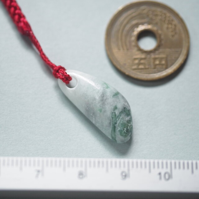 糸魚川翡翠 根付68 | iichi 日々の暮らしを心地よくするハンドメイドや