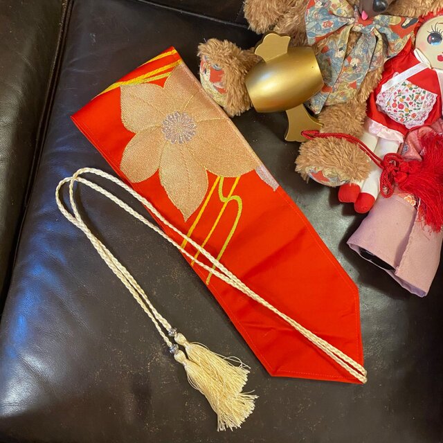 着物リメイク ワンピース｜洗える化繊素材＆名古屋帯サッシュベルト付き レトロ 古着 ハンドメイド 緋〜橙をとろりと重ねた温かな赤系の地に、雲取り×熨斗目の段替わり KW-1062 着物リメイク ワンピース｜洗える化繊素材＆名古屋帯サッシュベルト
