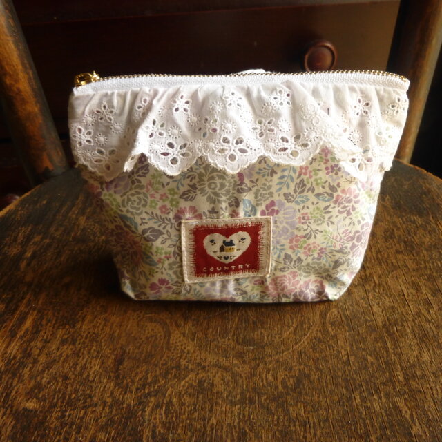 リバティの花柄ポーチ（送料無料)