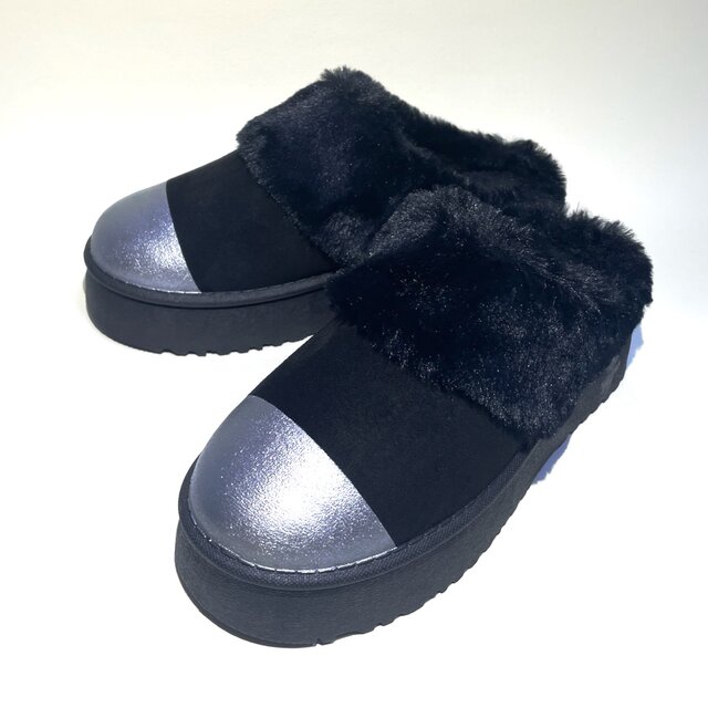 モコモコで暖かいボア厚底サボサンダル (ブラック x シルバー他