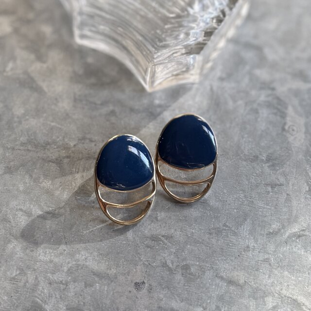 P714-ヴィンテージピアス U.S.A. 1970〜80s Gold Tone Navy Enamel Paint Oval