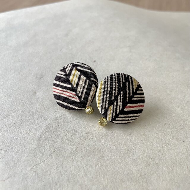 Vintage kimono fabric × vintage rhinestone　くるみボタンピアス