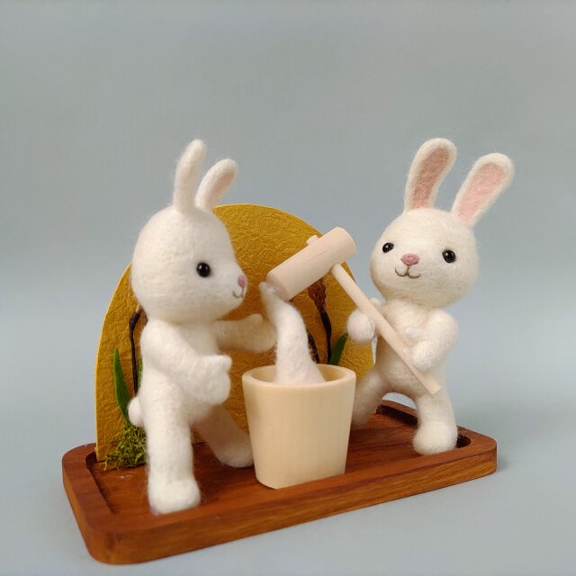 月夜のうさぎたちの餅つきオブジェ☆羊毛フェルト | iichi 日々