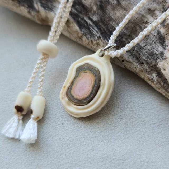 鹿の角 ロードクロサイトのペンダント