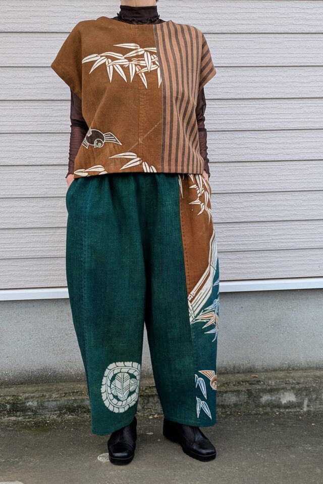 着物リメイク古布リメイク絣と風呂敷のコクーンパンツ 古布リメイク （セットアップ） フレンチ袖ベスト＋緑藍染のゆったり