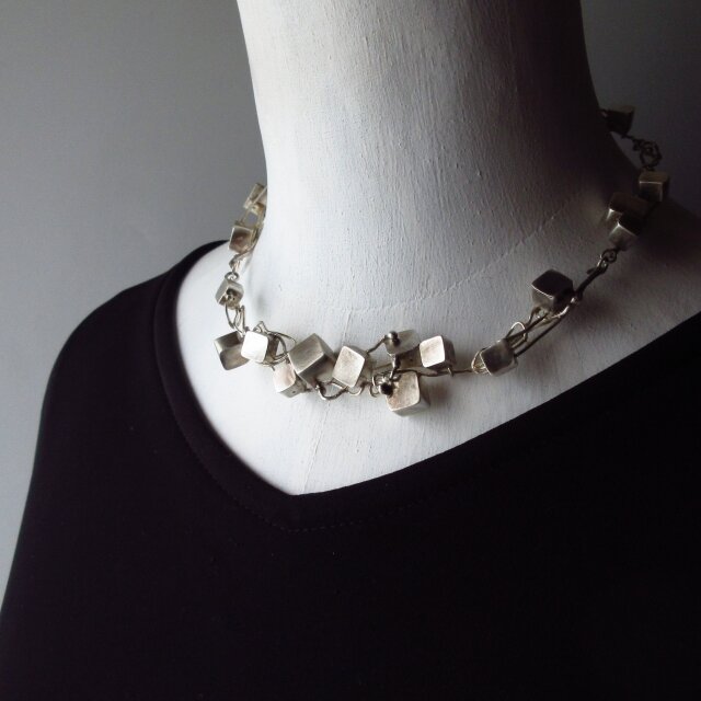 四角モチーフ・シルバーチョーカー