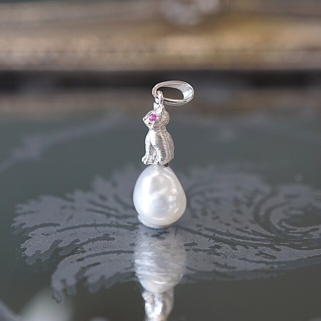 SV 猫とケシ玉パールペンダント＜ヘッドのみ＞ | iichi 日々の暮らしを