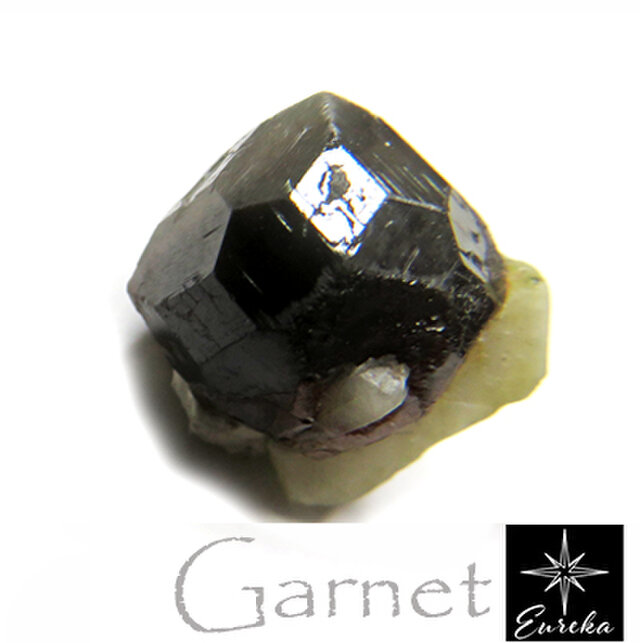 アルマンディンガーネット 原石 8.9ct trg221