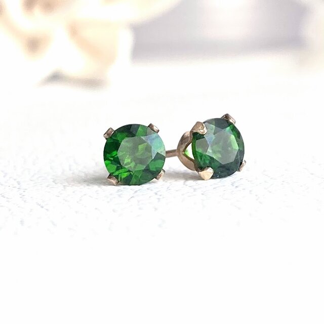 グリーントルマリンのピアス【10月の誕生石】