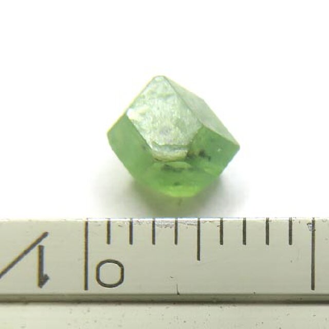 デマントイドガーネット 原石 1.1ct trg168 | iichi 日々の暮らしを