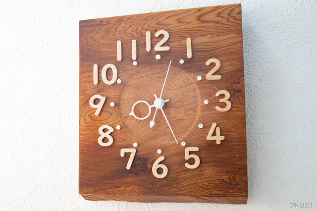 屋久杉千年の息遣いを感じさせる掛け時計 | iichi 日々の暮らしを