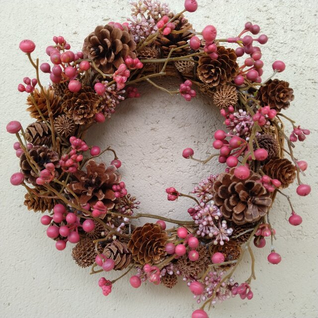 （送料無料）松ぼっくりとベリーのリース