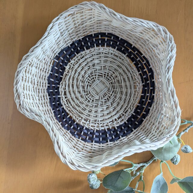 竹皮染色の黒が映える星型ラタントレイ