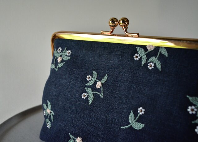 LUDLOW 刺繍ポーチ ネイビー 新品 LUDLOW 刺繍ポーチ ネイビー 新品 LUDLOW 刺繍ポーチ ネイビー 新品