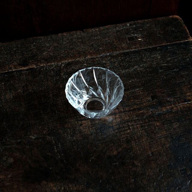 氷のような表情◆クリアな色味。クリスタル・プレスガラス猪口　小鉢　ニュートロ　昭和後期