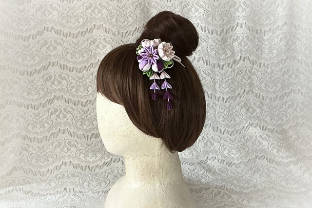 つまみ細工〉桜と小菊とちりめん玉の髪飾り(淡桜と藤色と紫) | iichi
