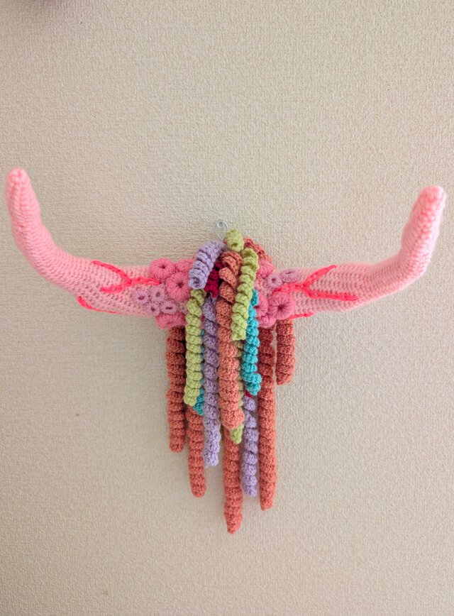 208.カラフル毛糸の手編みオブジェ〈cow〉