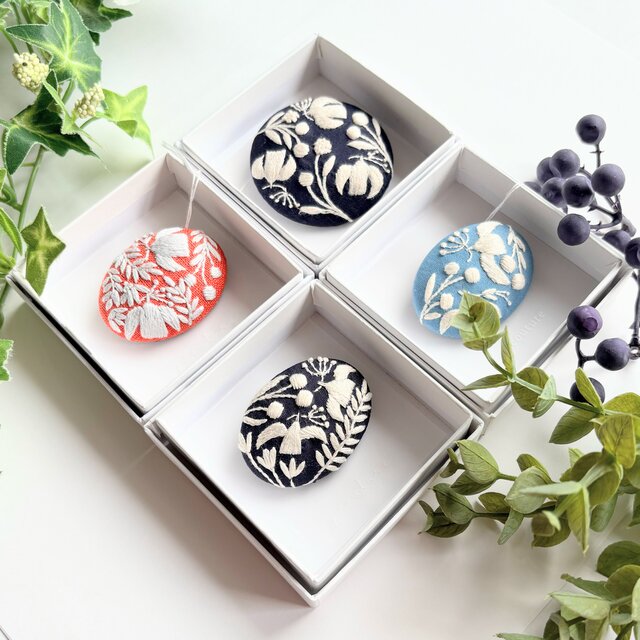 北欧風ことりと草花の刺繍ブローチ#396 | iichi 日々の暮らしを