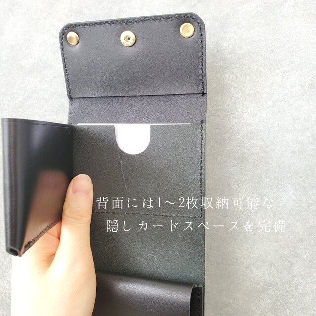 ◇心惹かれるゴールド金具と2種のブラックレザーの三つ折りウォレット