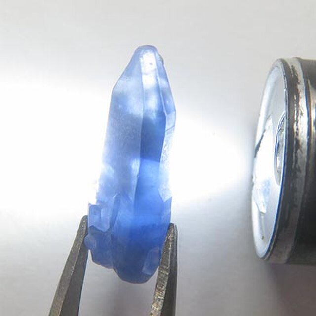 サファイア原石 結晶 スリランカ産 3.7ct trg130 | iichi 日々の暮らし