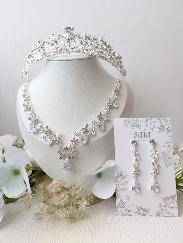 【クラシカル系】ブライダルジュエリー3点セット　ネックレス・イヤリング（ピアス）・カチューシャ tw20703